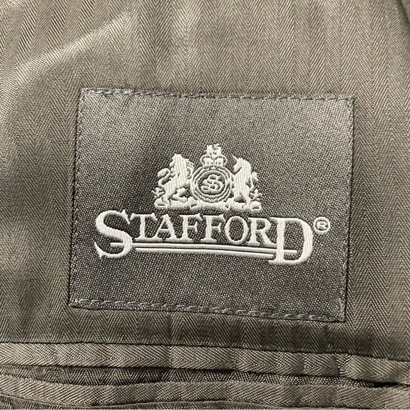 Stafford Tuxedo 2 Piece Black 48L 36W like new - Picture 13 of 16